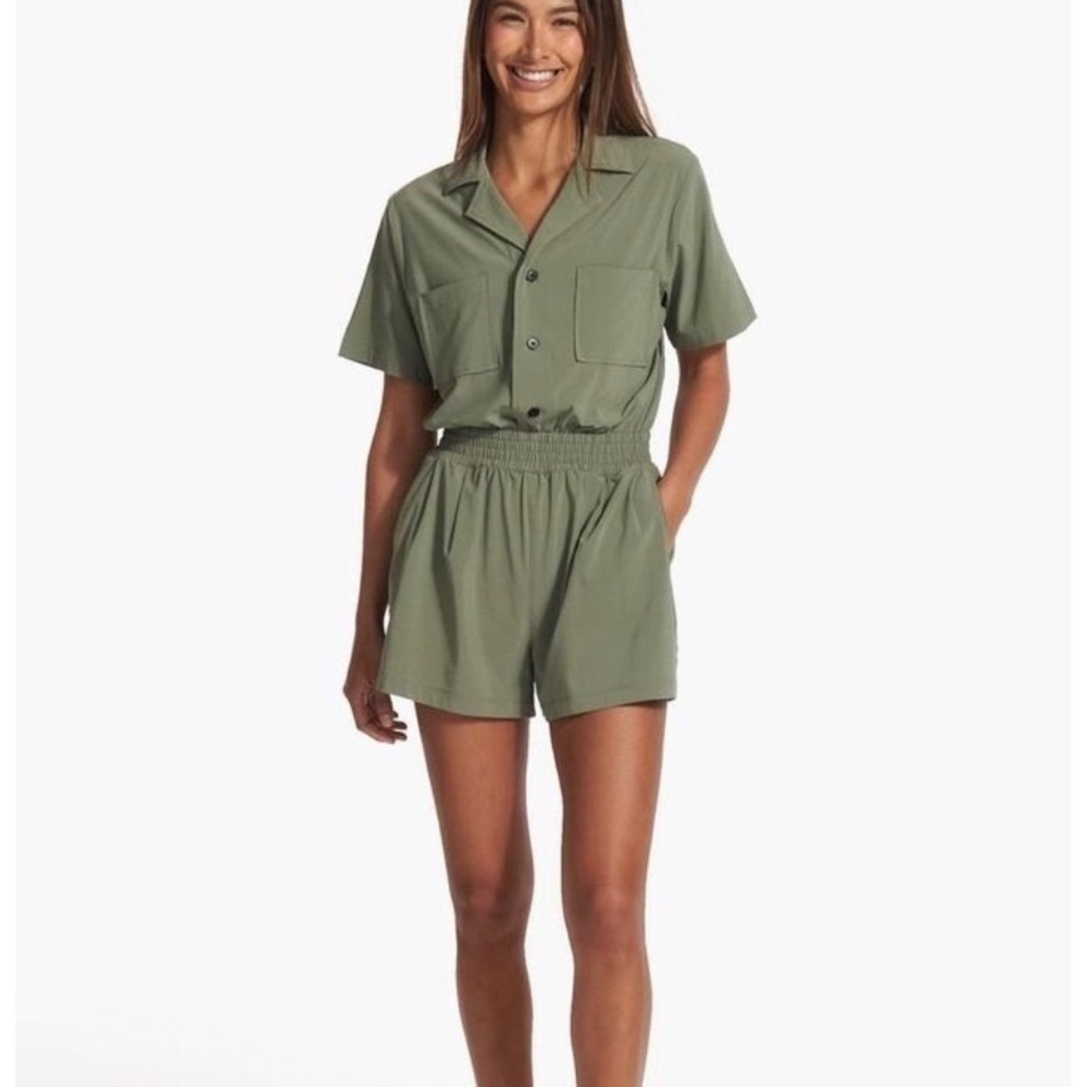 Vuori Villa Romper Pistachio Green
Short Sleeve Button Front - Small